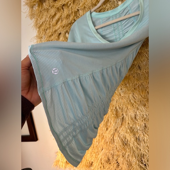 Lululemon✨EUC✨Silverscent Runner Up Short Sleeve✨Heathered Aquamarine✨size 4 - Picture 13 of 15